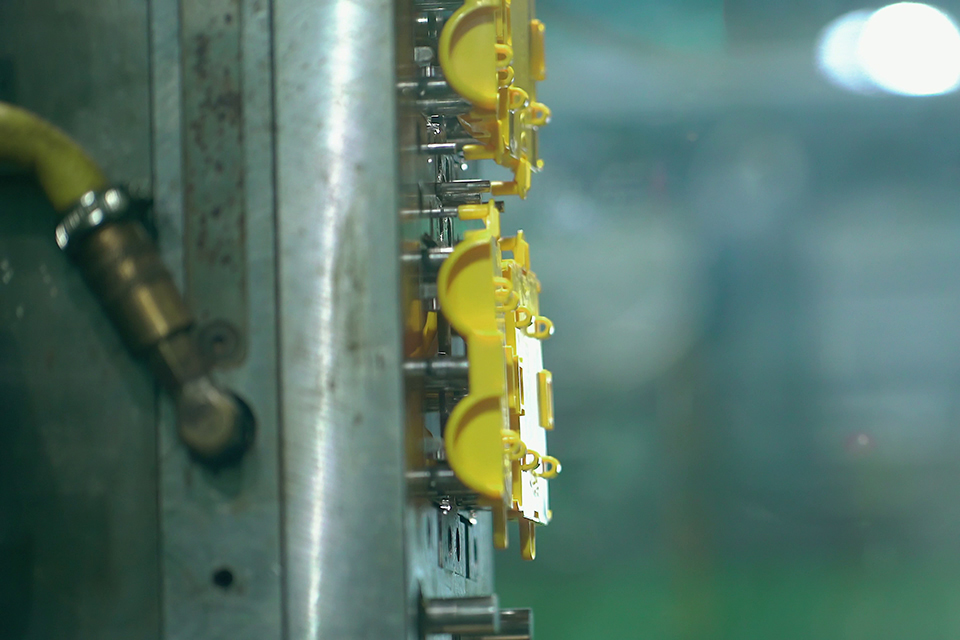 InjectionMolding-PartExtraction-2